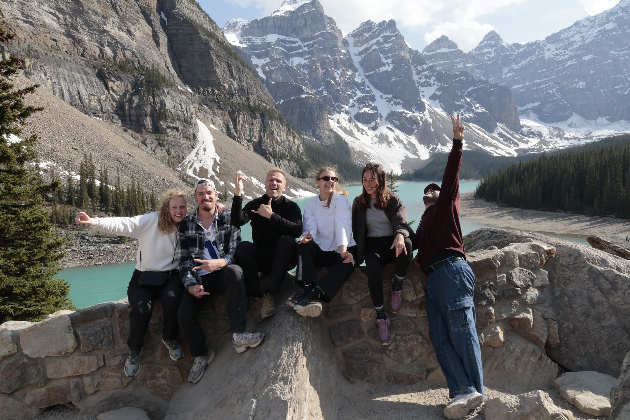 meisje in kano banff national park