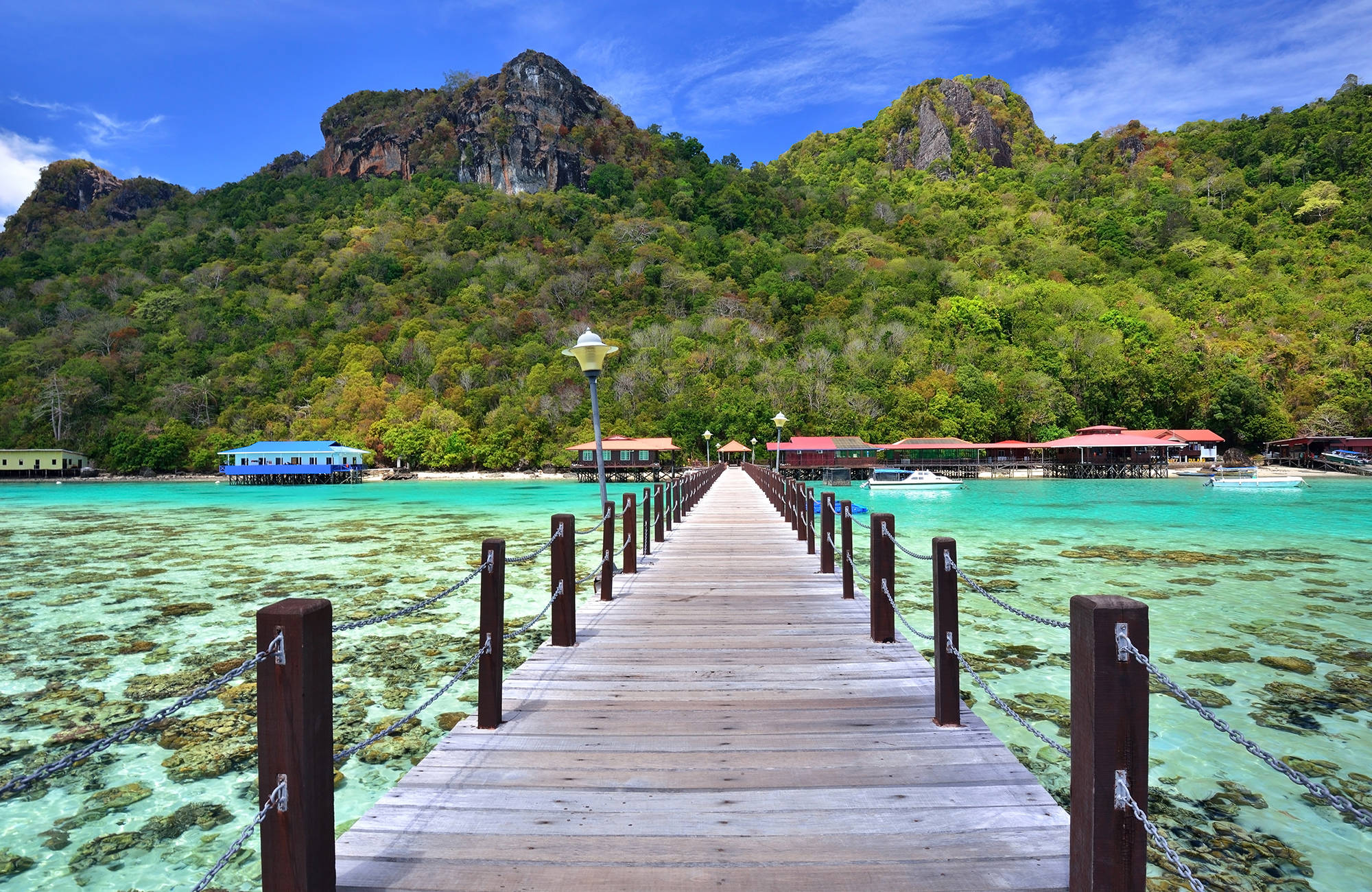 Uitzicht op het water aan de Maleisische kant van Borneo | Beste reistijd augustus | Beste bestemmingen augustus | Reiskalender | KILROY