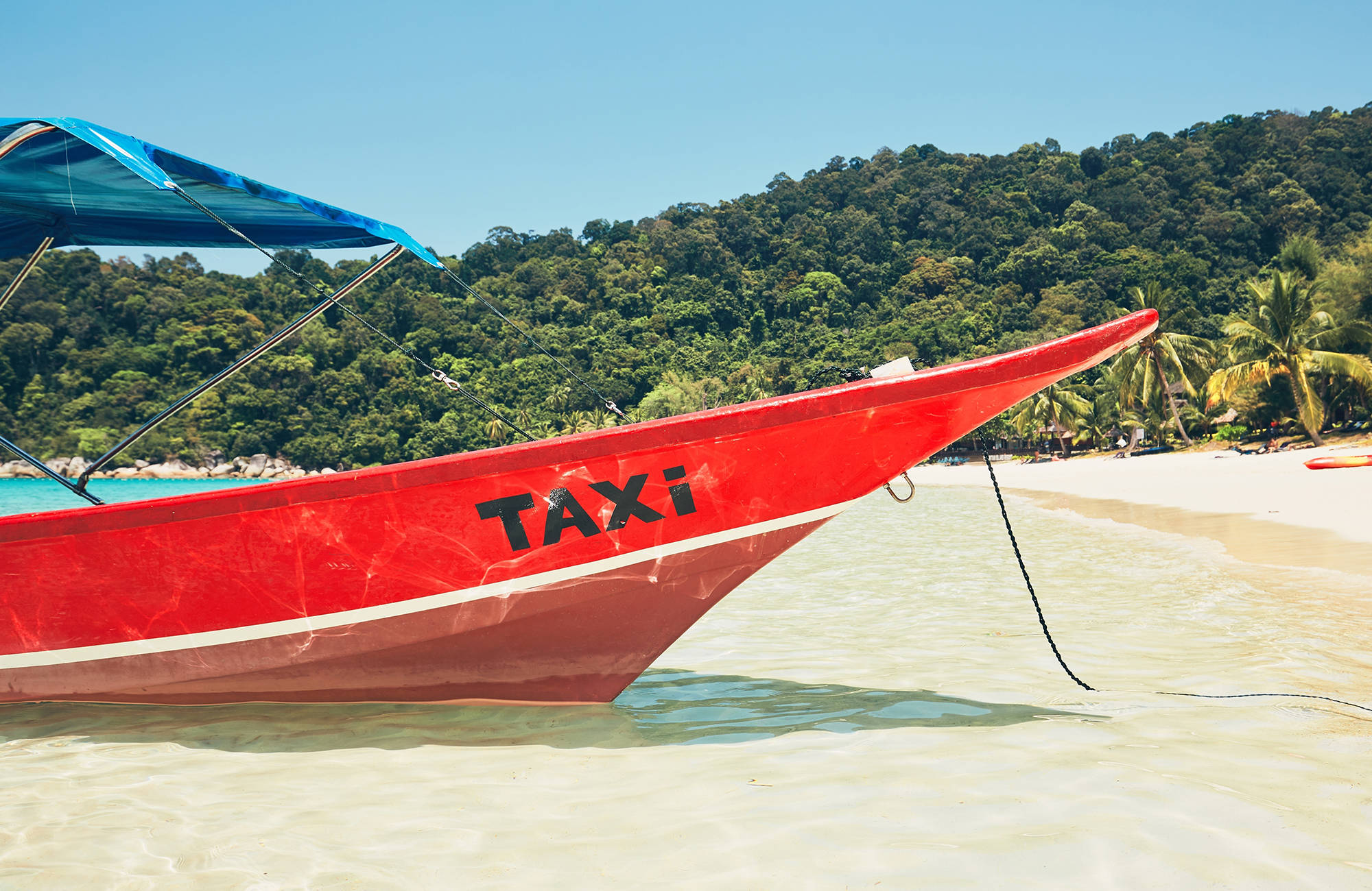 Boot op het strand van Perhentian Islands | Beste reistijd augustus | Beste bestemmingen augustus | Reiskalender | KILROY
