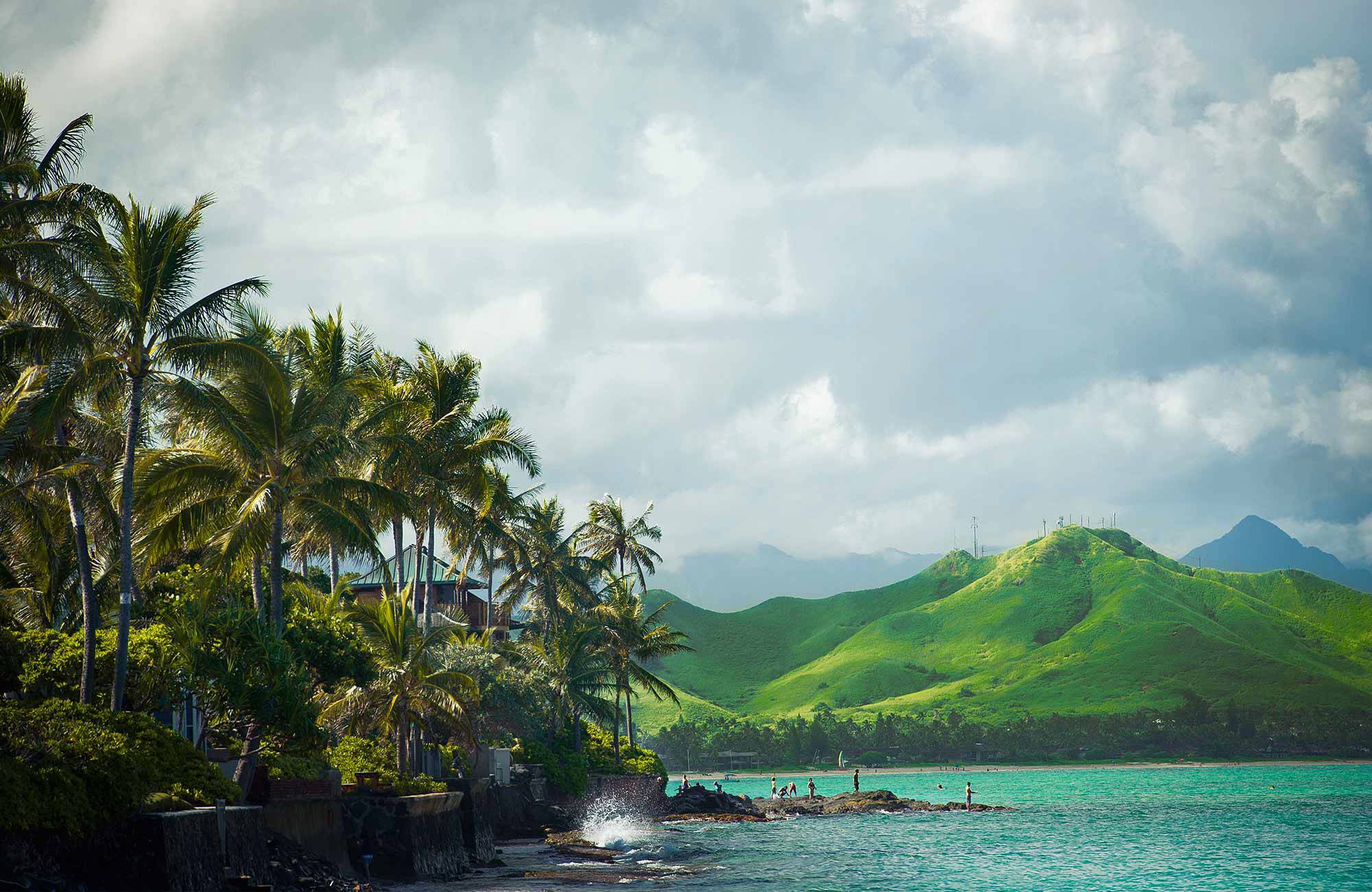 De iconische groene bergen op Hawaii
