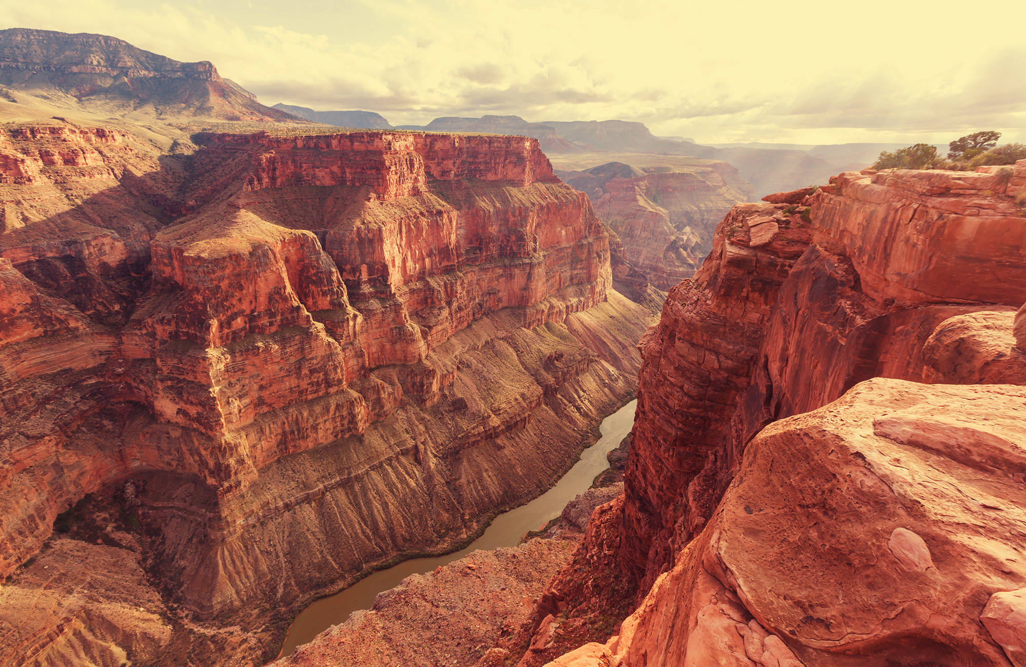 Uitzicht over Grand Canyon met zonnestralen | KILROY