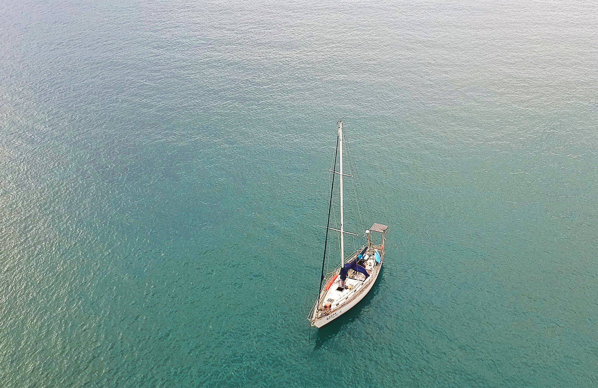 Luchtfoto van zeilboot | Zeilen in Zuid-Amerika | KILROY