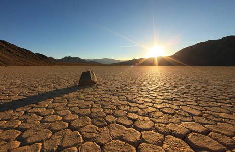 california-death-valley-national-park-dry-dirt-cover