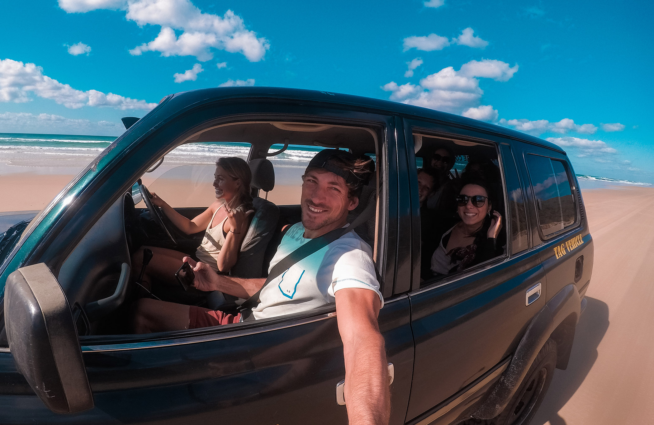 australia-fraser-island-selfie-in-4x4