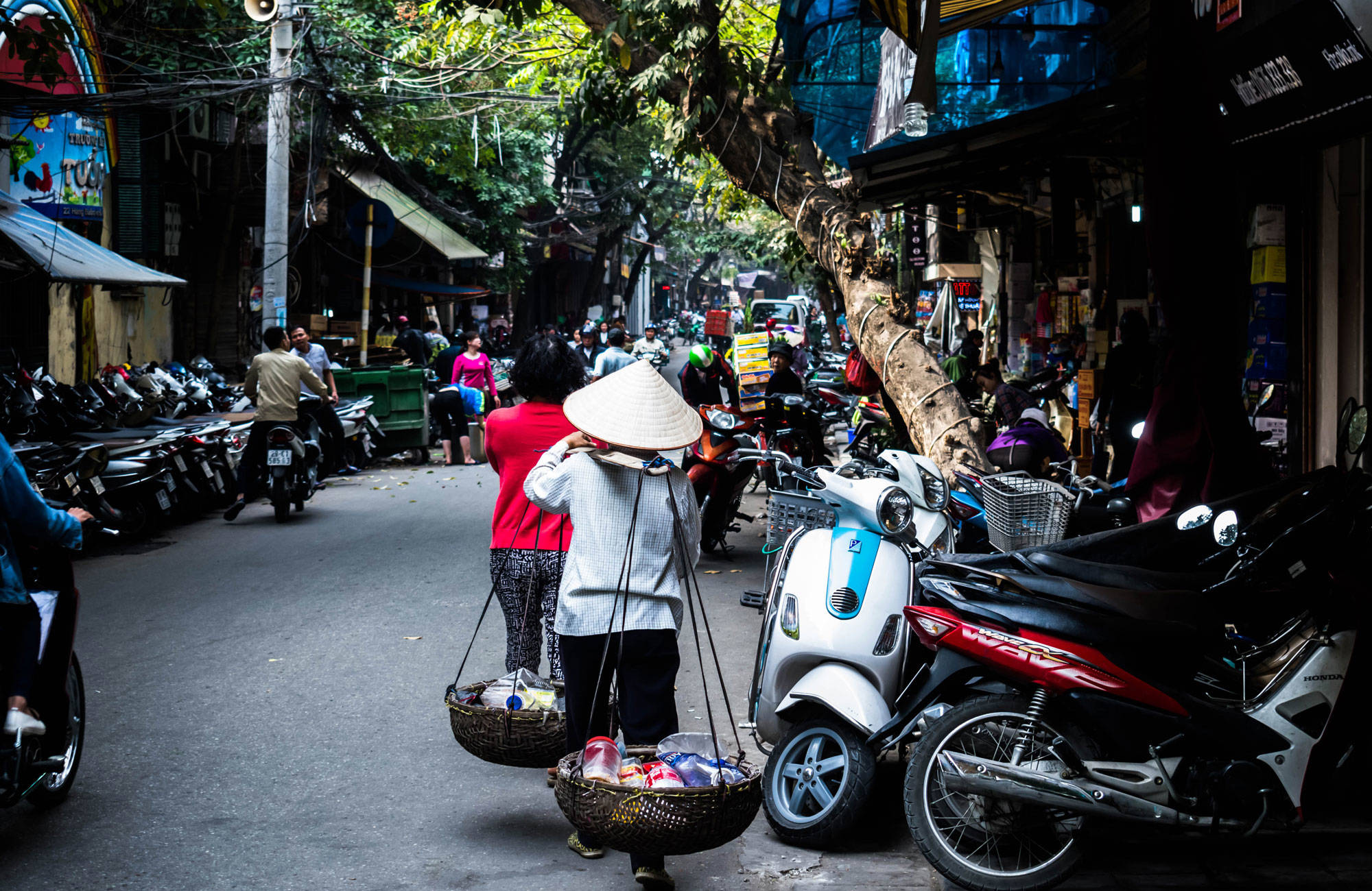 Drukke straat in Vietnam | Ga op rondreis naar Vietnam & Cambodja 