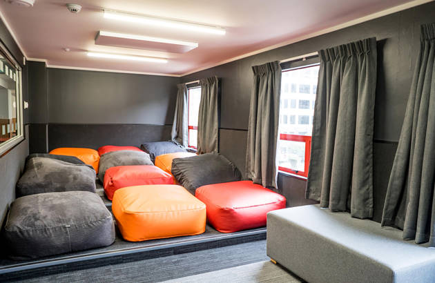 yha-auckland-city-chill-lounge