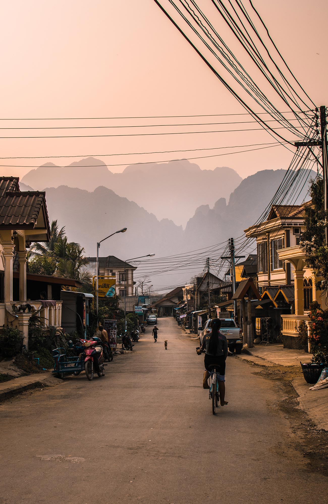 Straatbeeld Vang Vieng in Laos | Backpacken Zuidoost-Azië | KILROY