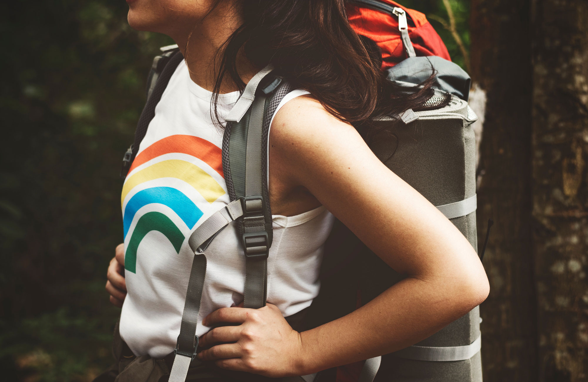 Meisje met rugzak, klaar voor vertrek | Plan jouw tussenjaar met KILROY