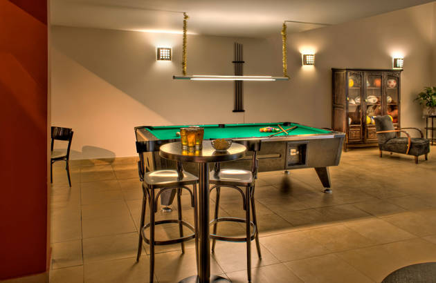 Milhouse-hostel-buenos-aires-common-room-pool-table