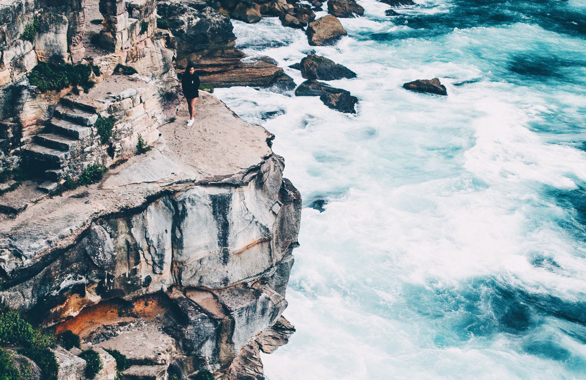 sydney-australia-shore-rocks-girl