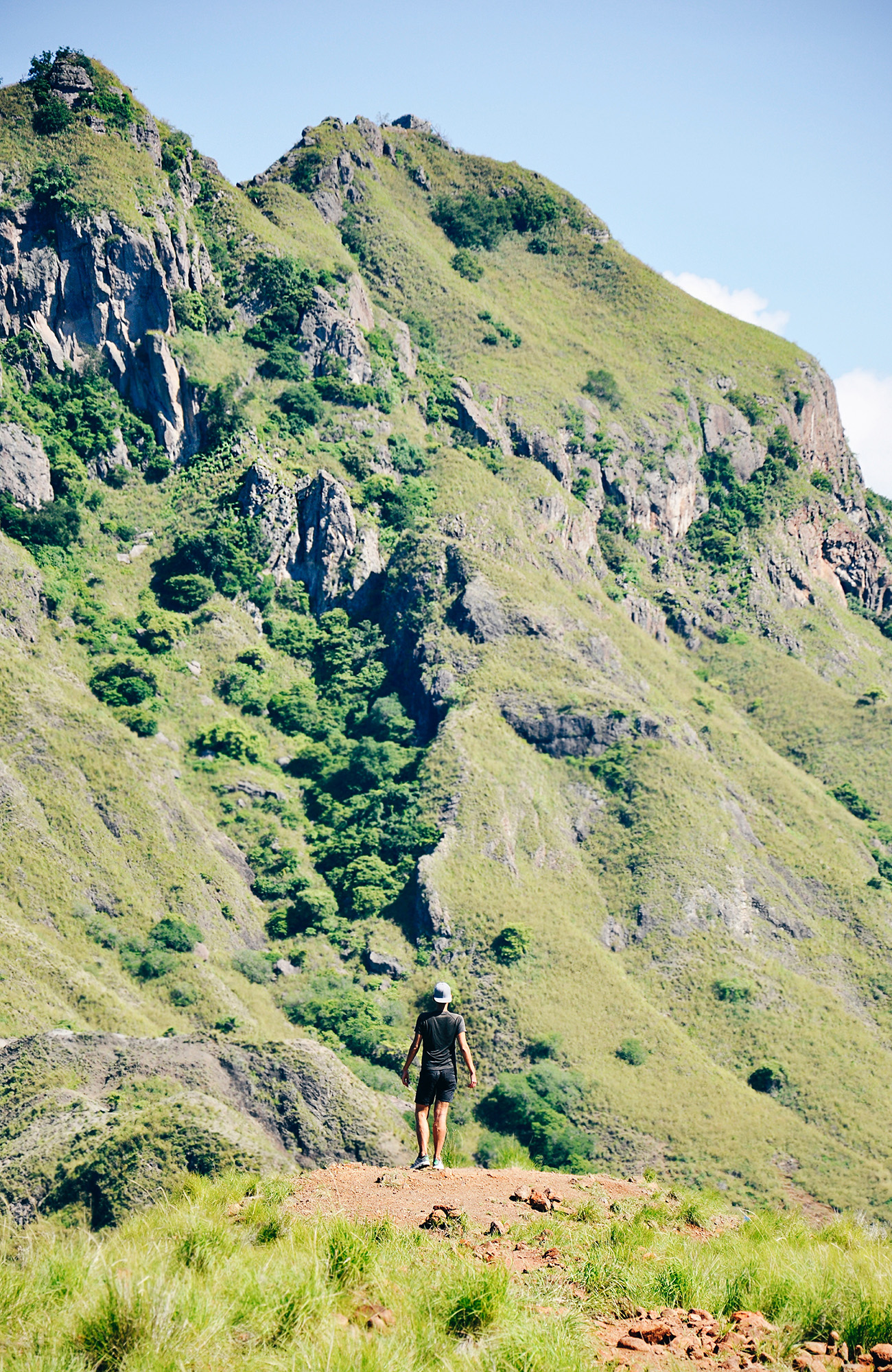 komodo-indonesia-traveller-mountains-sidebar