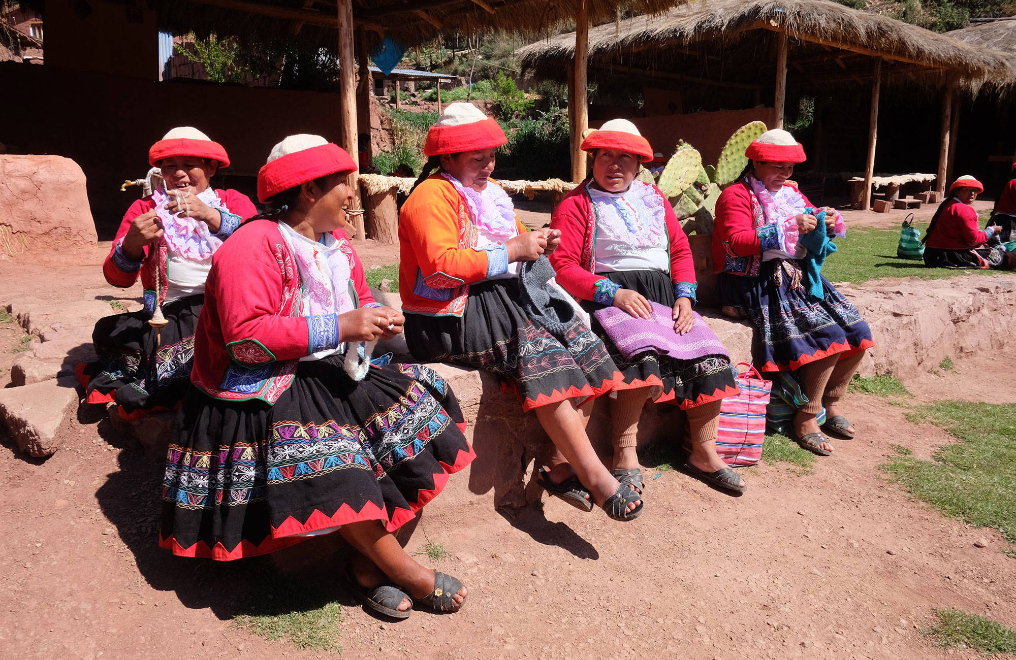Local ladies in Cusco Peru | Trekking Peru & Colombia | KILROY