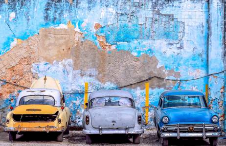 Oude gekleurde auto's in Cuba | Beste reistijd november | Beste bestemmingen november | Reiskalender | KILROY