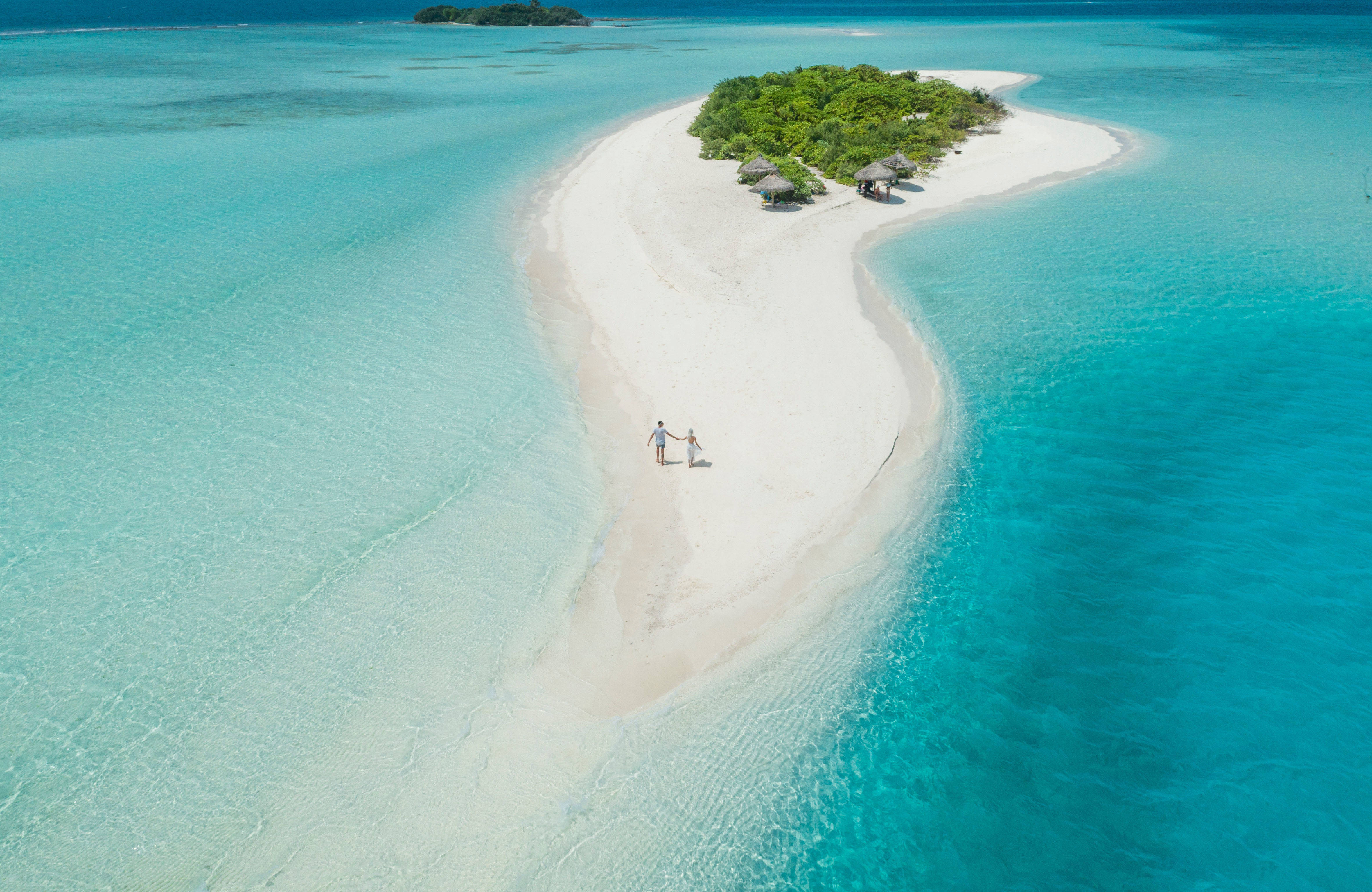 Luchtfoto van eiland in de Malediven | Beste reistijd januari | Beste bestemmingen januari | Reiskalender | KILROY