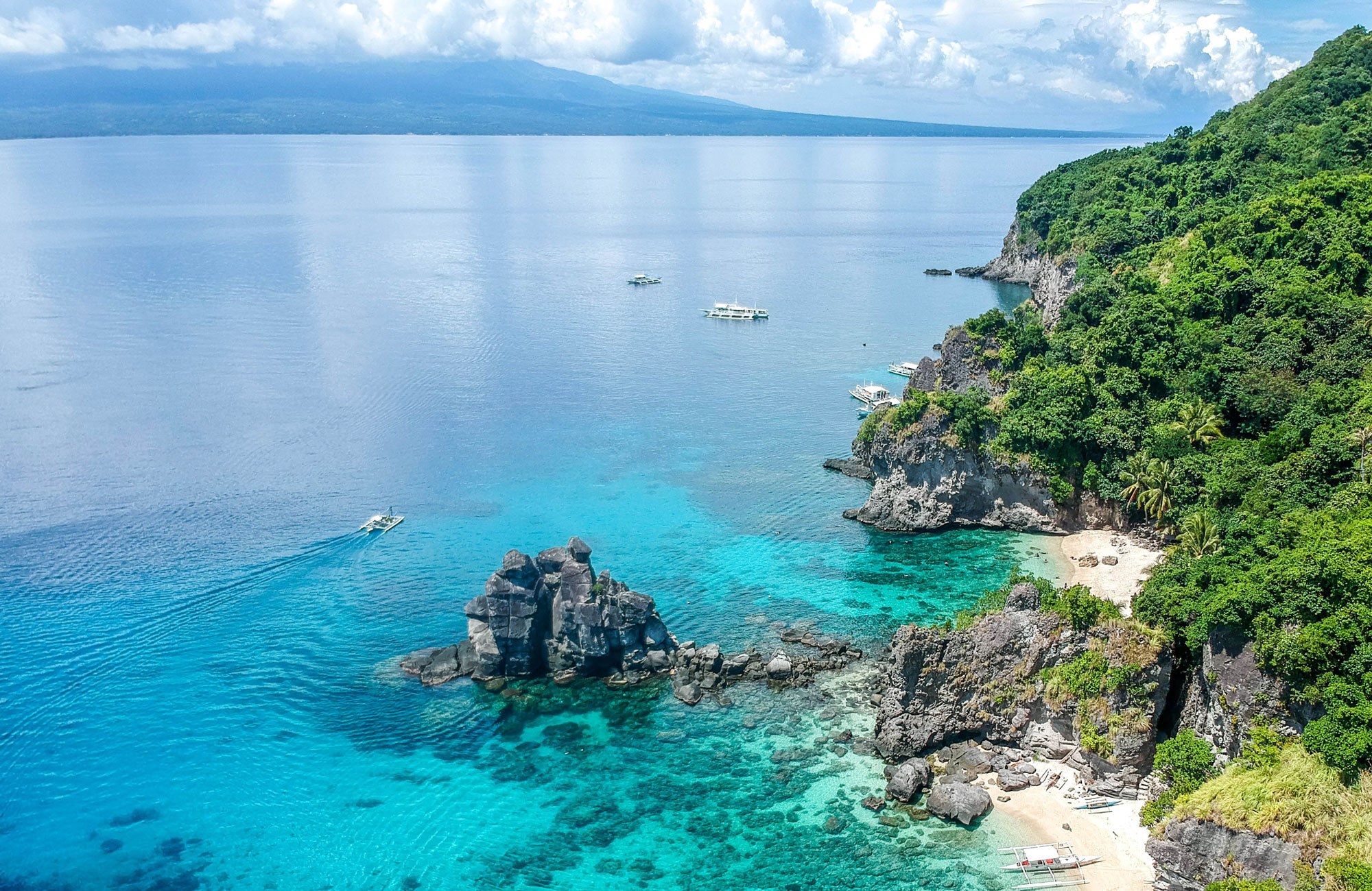 Helderblauw water Filipijnen