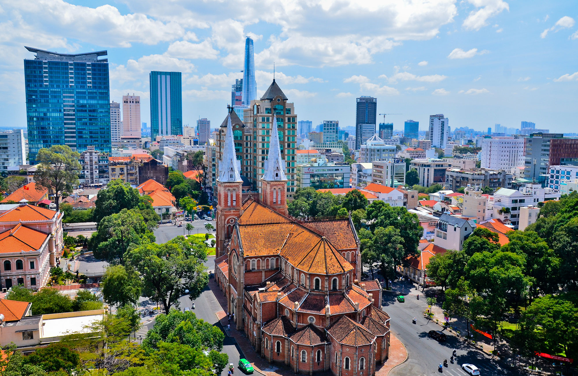 Oud en moderne contrasten in Ho Chi Minh City in Vietnam