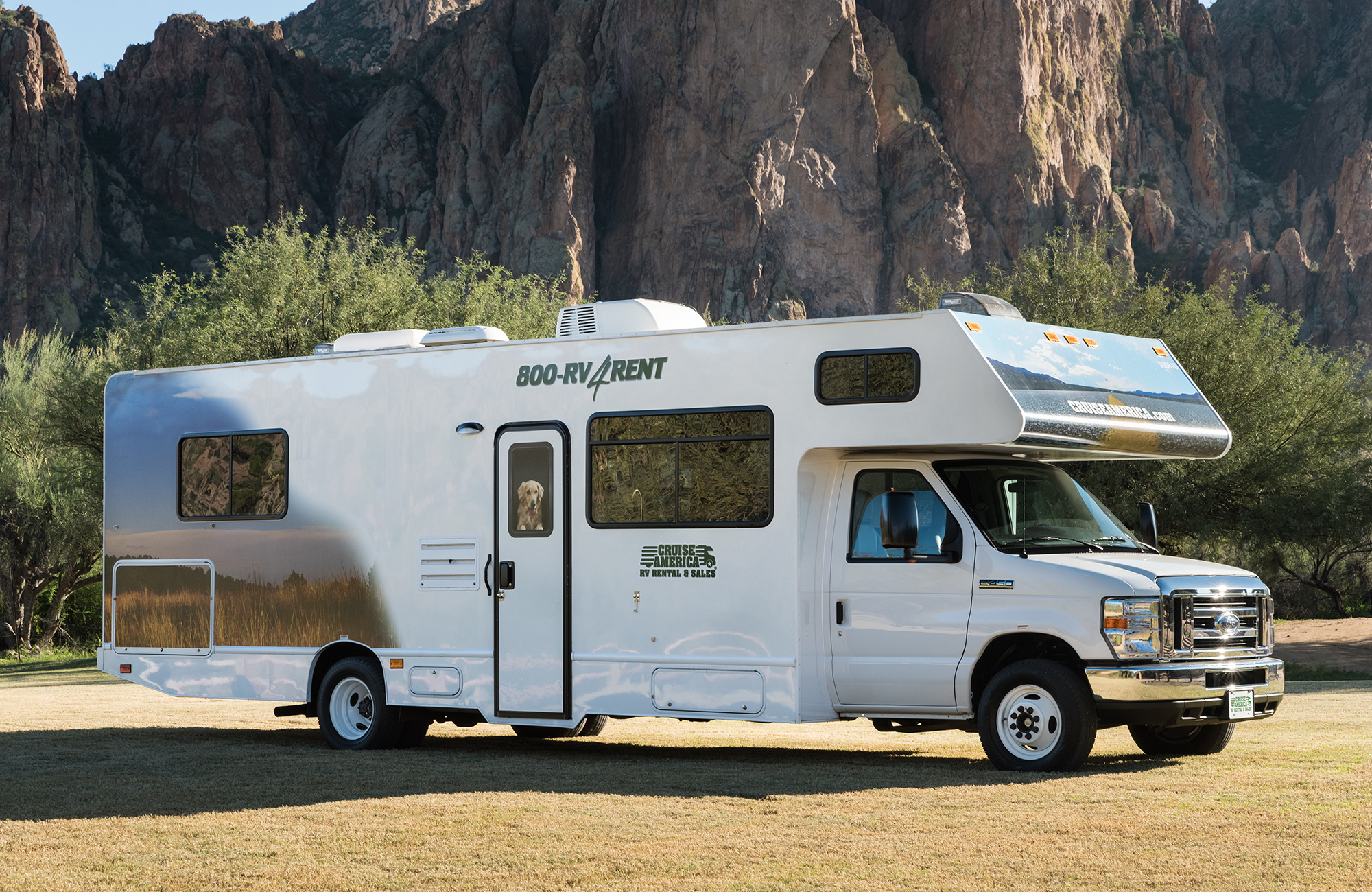 Large C-30 camper op kampeerplaats | Camperhuur Amerika | KILROY