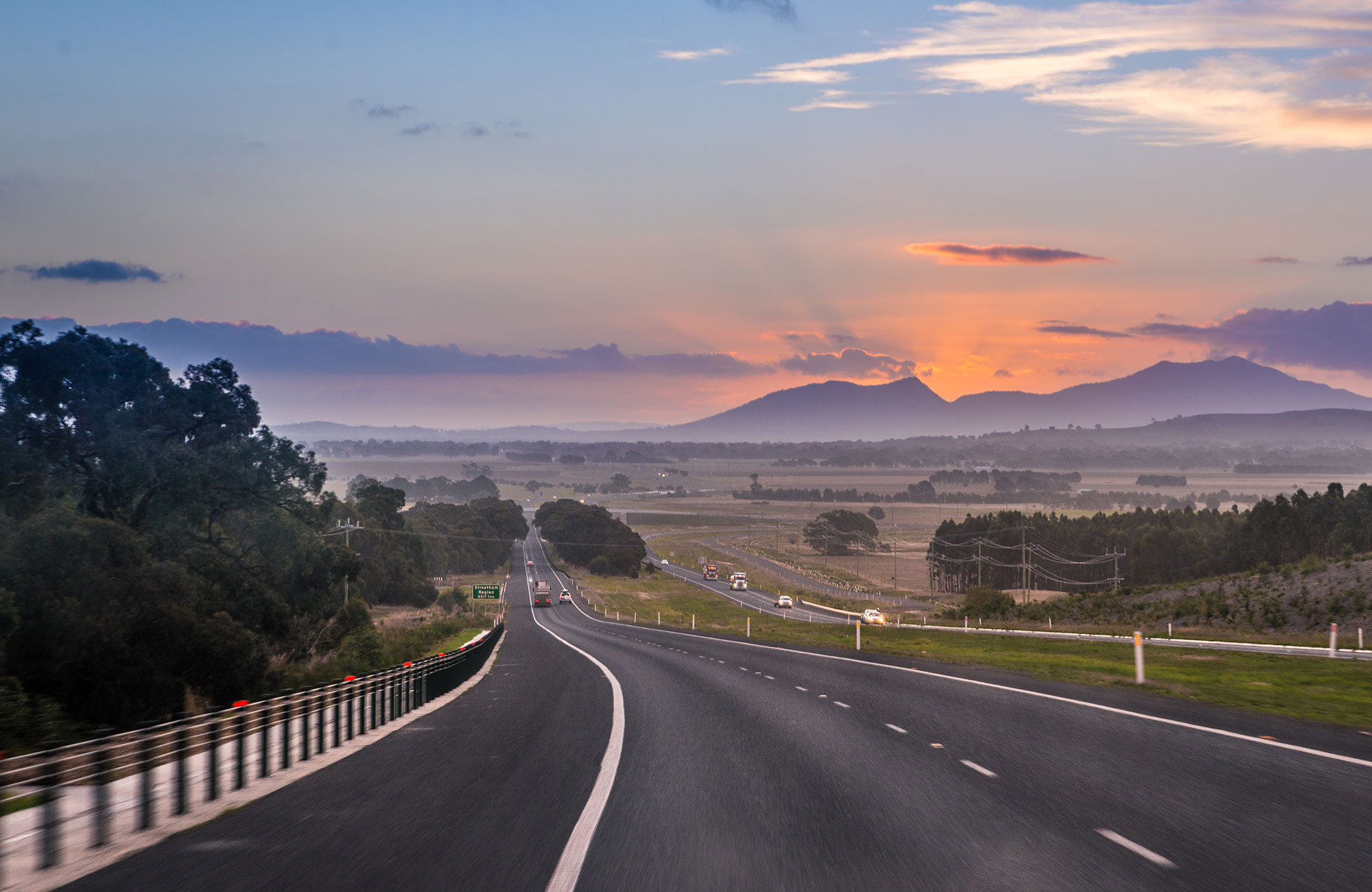 Rijdt met de Hi-Top Camper over de wegen in Australië | Camperhuur Australië | KILROY