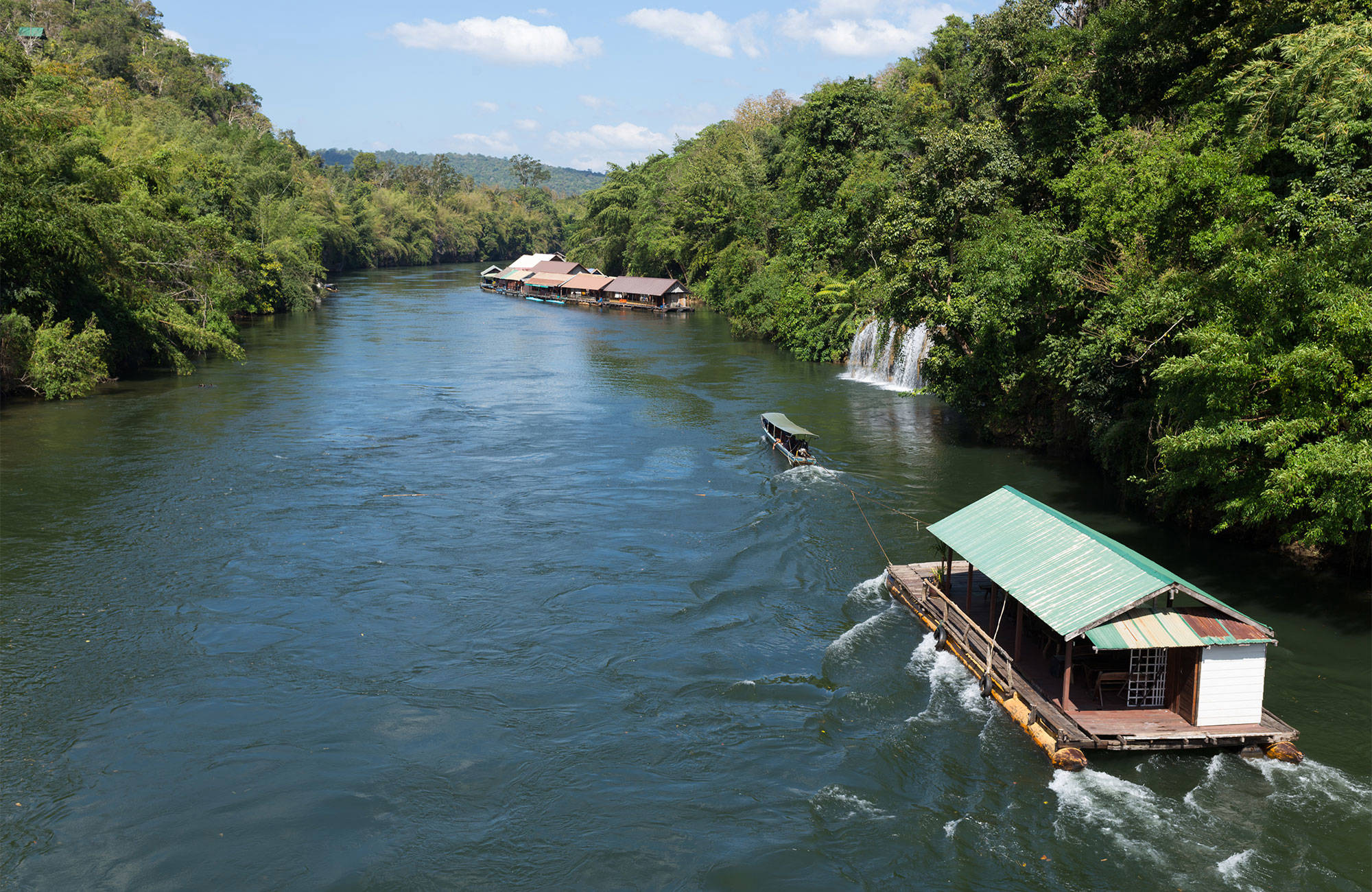 Sai Yok Boat Pulling Float On River