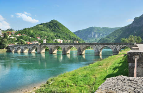 Drina In Visegrad in Bosnië Herzegovina | Reizen naar de Balkan | KILROY