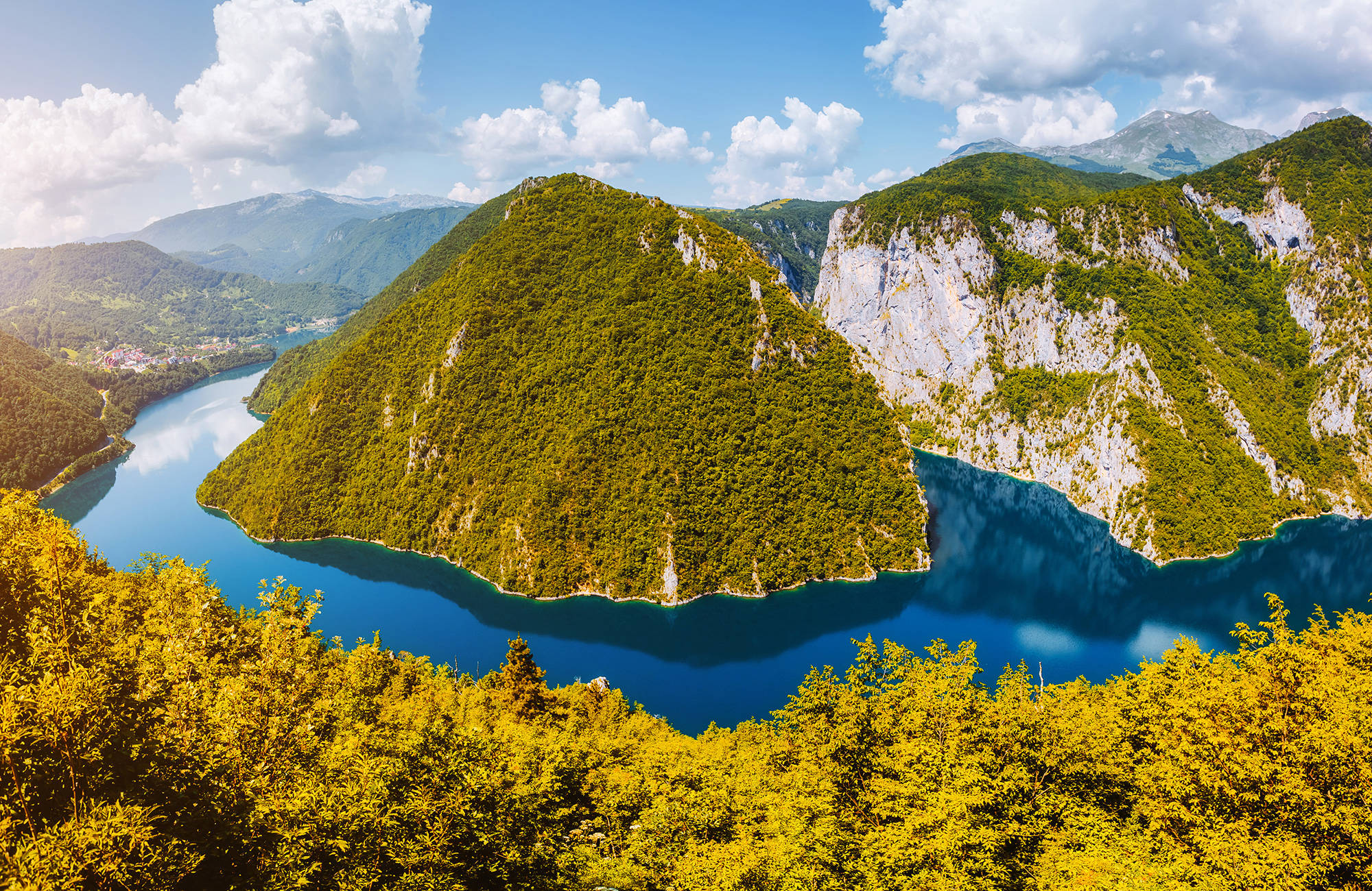 Uitzicht op de rivier Piva in een kloof | Reizen naar Montenegro | KILROY