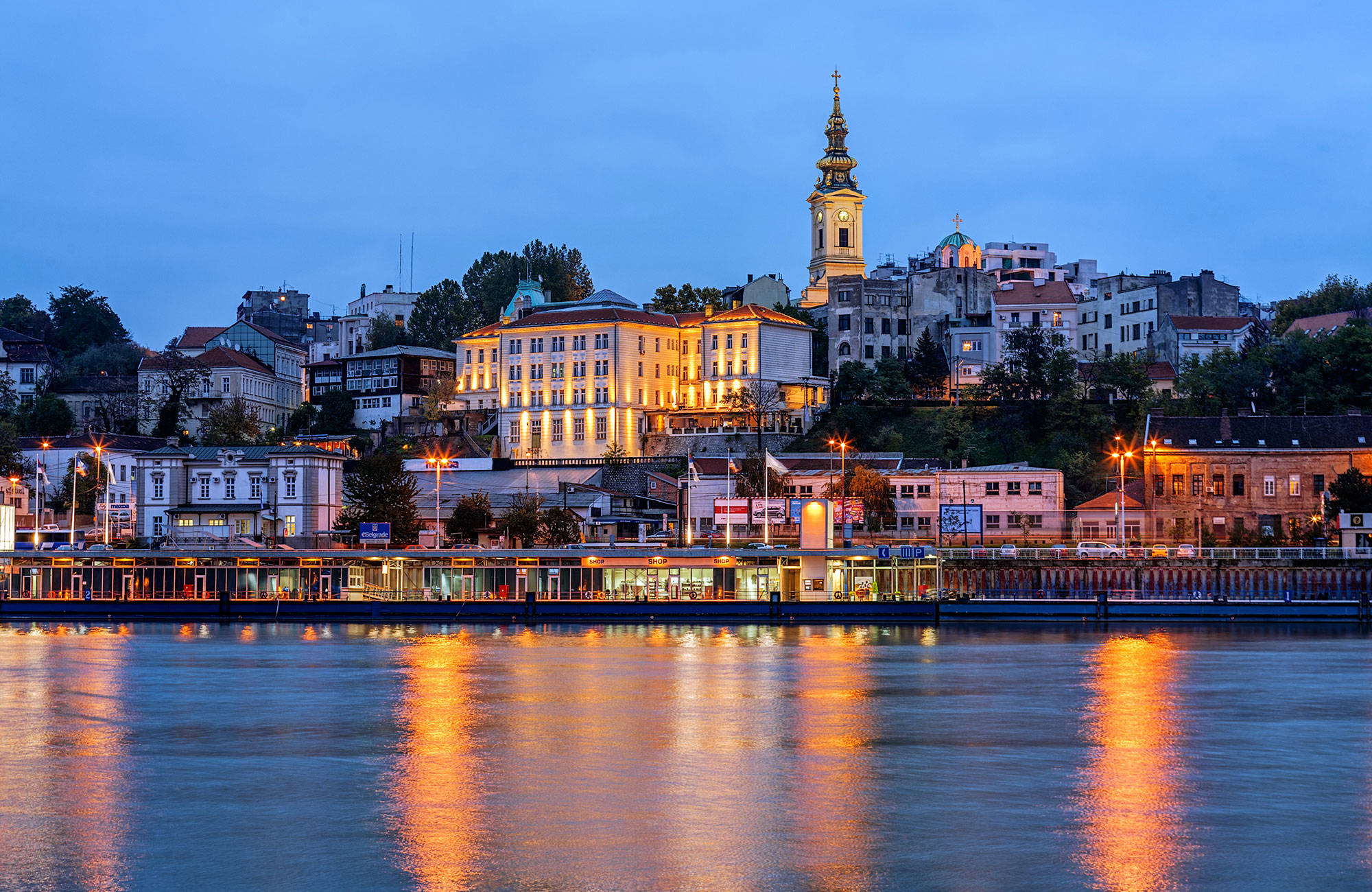 Uitzicht op Belgrado in de avond | Reizen in Servië | KILROY