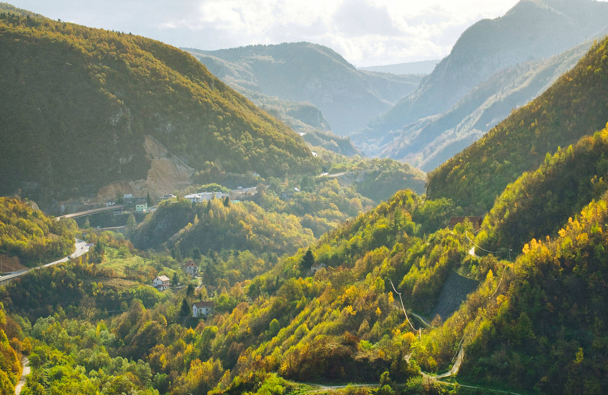 Uitzicht op groene vallei bij Sarajevo | Reizen naar Sarajevo | KILROY