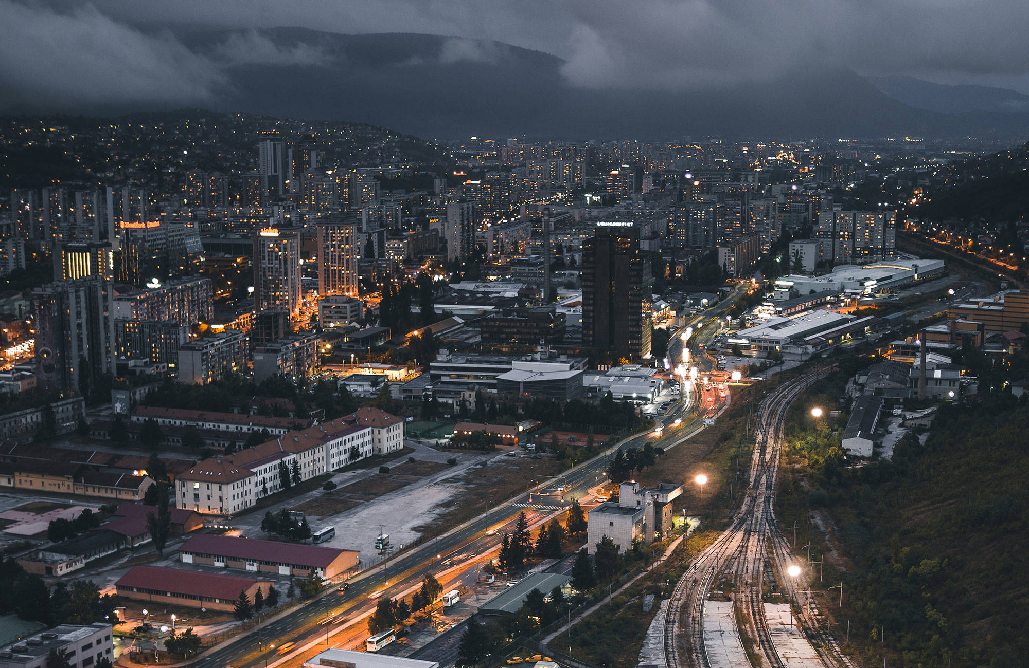 Uitzicht over Sarajevo in de avond | Reizen naar Sarajevo | KILROY