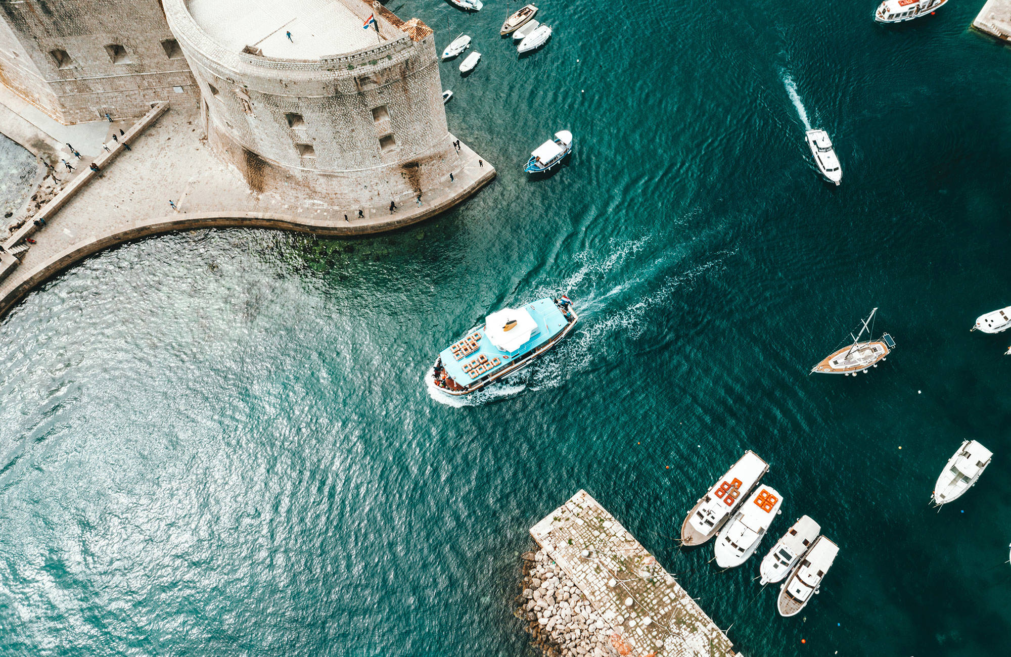 Luchtfoto van de havenpoort van Dubrovnik | Reizen naar Dubrovnik | KILROY