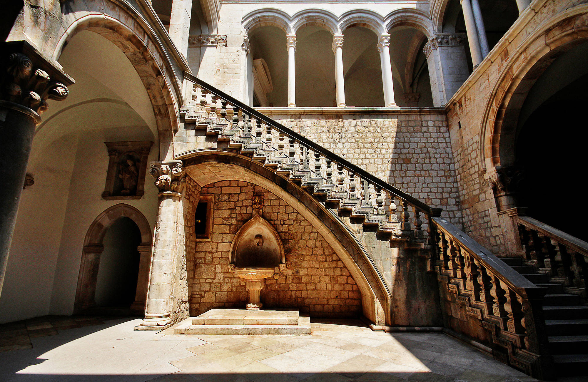 Paleis Knezev Dvor | Reizen naar Dubrovnik | KILROY