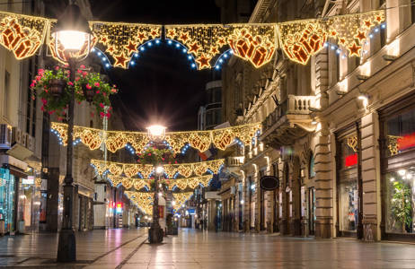 Kerstversiering in de avond | Reizen naar Belgrado | KILROY