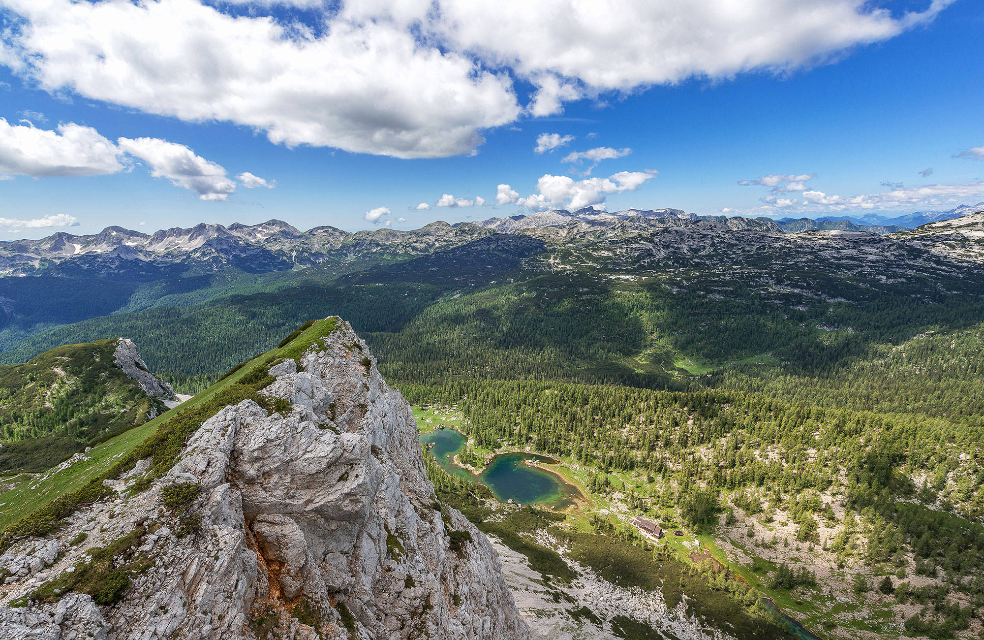 Uitzicht op berglandschap in Slovenië | Reizen naar Slovenië | KILROY