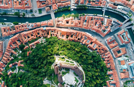 Luchtfoto van Ljubljana, Slovenië | Reizen naar de Balkan | KILROY