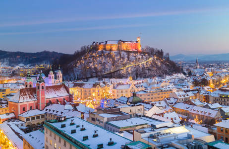 Uitzicht over de skyline van Ljubljana in de winter | Reizen naar Ljubljana | KILROY