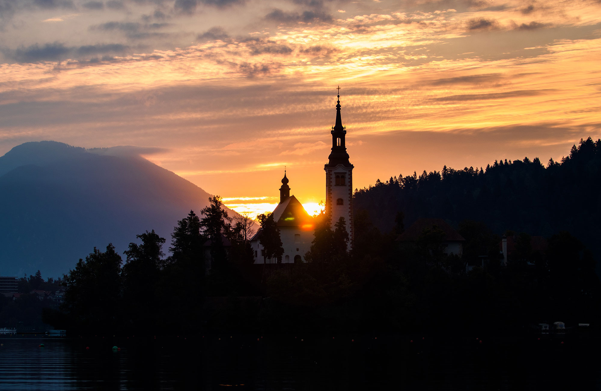 Zonsondergang bij Lake Bled | Rondreis Slovenië & Kroatië | KILROY