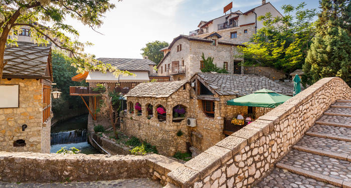 Oude gebouwen in Mostar, Bosnië | Rondreis Kroatië, Bosnië, Montenegro & Albanië | KILROY