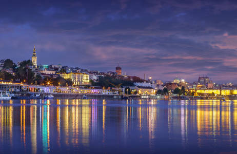 Waterkant van Belgrado in de avond | Reizen naar Belgrado | KILROY