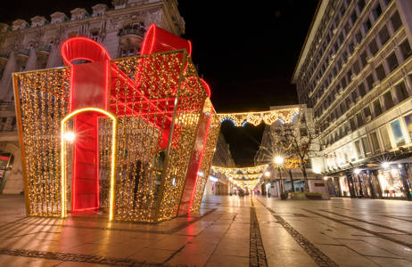 Kerstversiering in de winkelstraat | Reizen naar Belgrado | KILROY