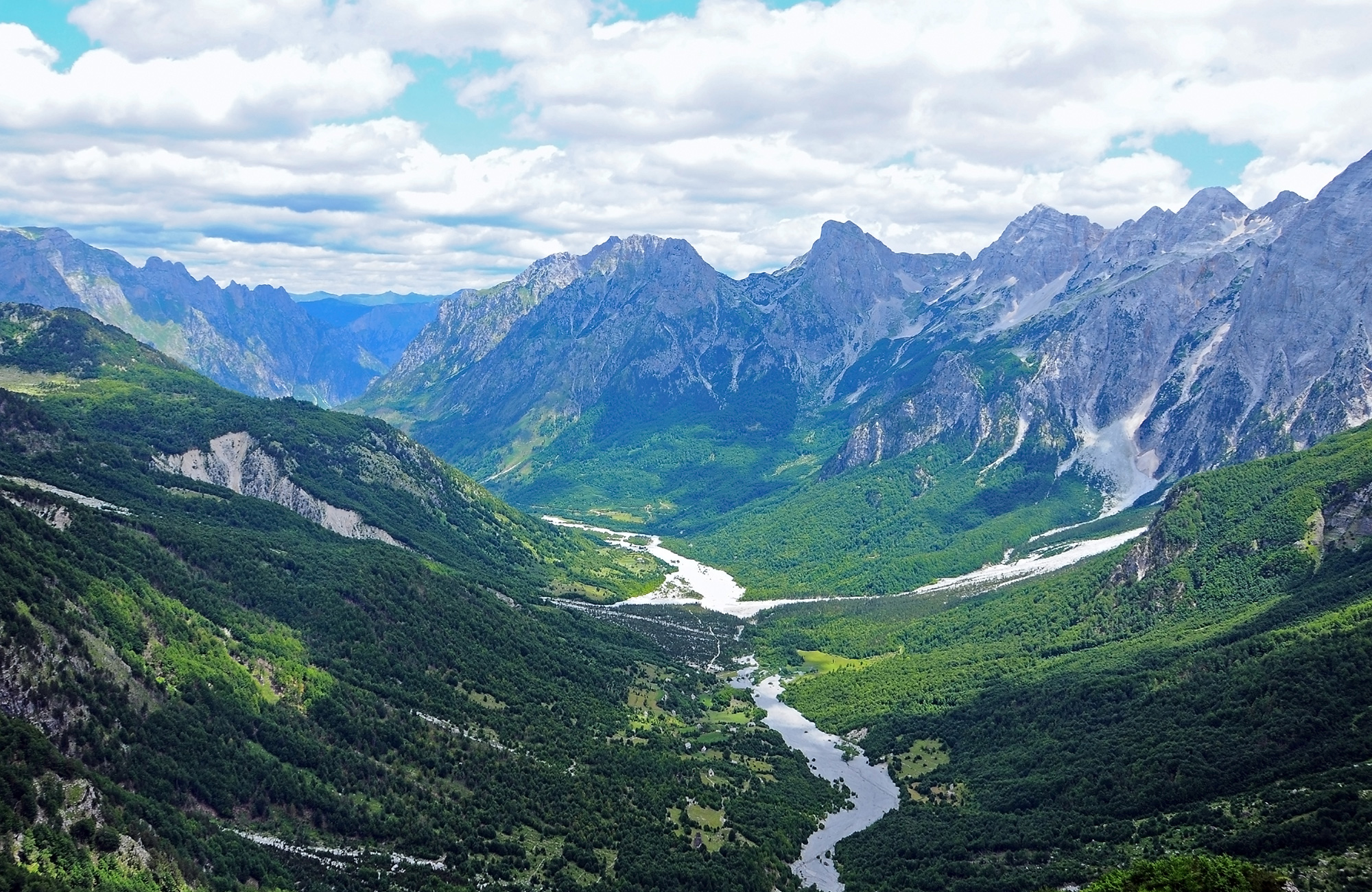 Uitzicht over Valbonë National Park | Reizen naar Albanië | KILROY