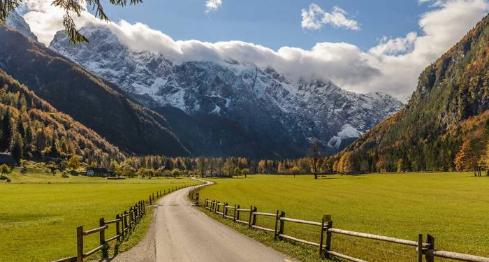 Landweg in de Logarska vallei | Roadtrip Slovenië | KILROY