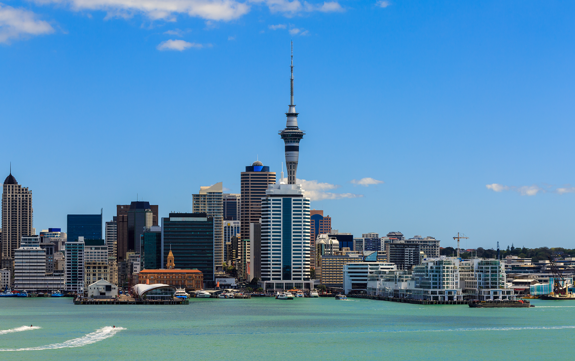 The skyline van Auckland in Nieuw- Zeeland