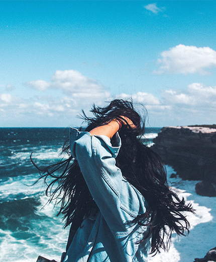 Vrouw bij de kust van Australië | Reizen naar Australië | KILROY