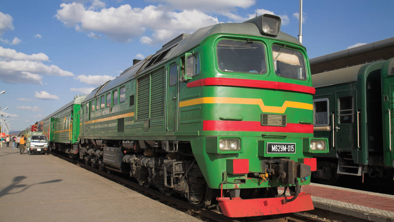 Trein bij het perron | Trans-Siberië Express | Van Sint Petersburg naar Vladivostok | KILROY