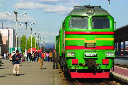 Passagiers op het perron | Trans-Mongolië Express | Van Sint Petersburg naar Beijing | KILROY