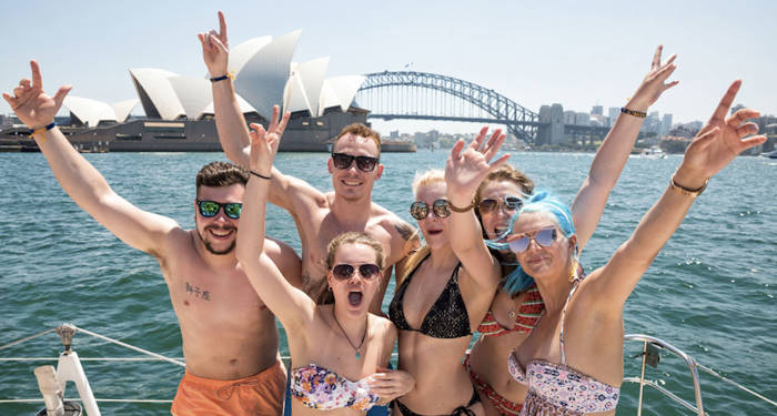 Boattrip in Sydney met andere reizigers | KILROY