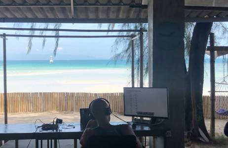 Bootcamp programmeren in Thailand met prachtig uitzicht op de kust | KILROY