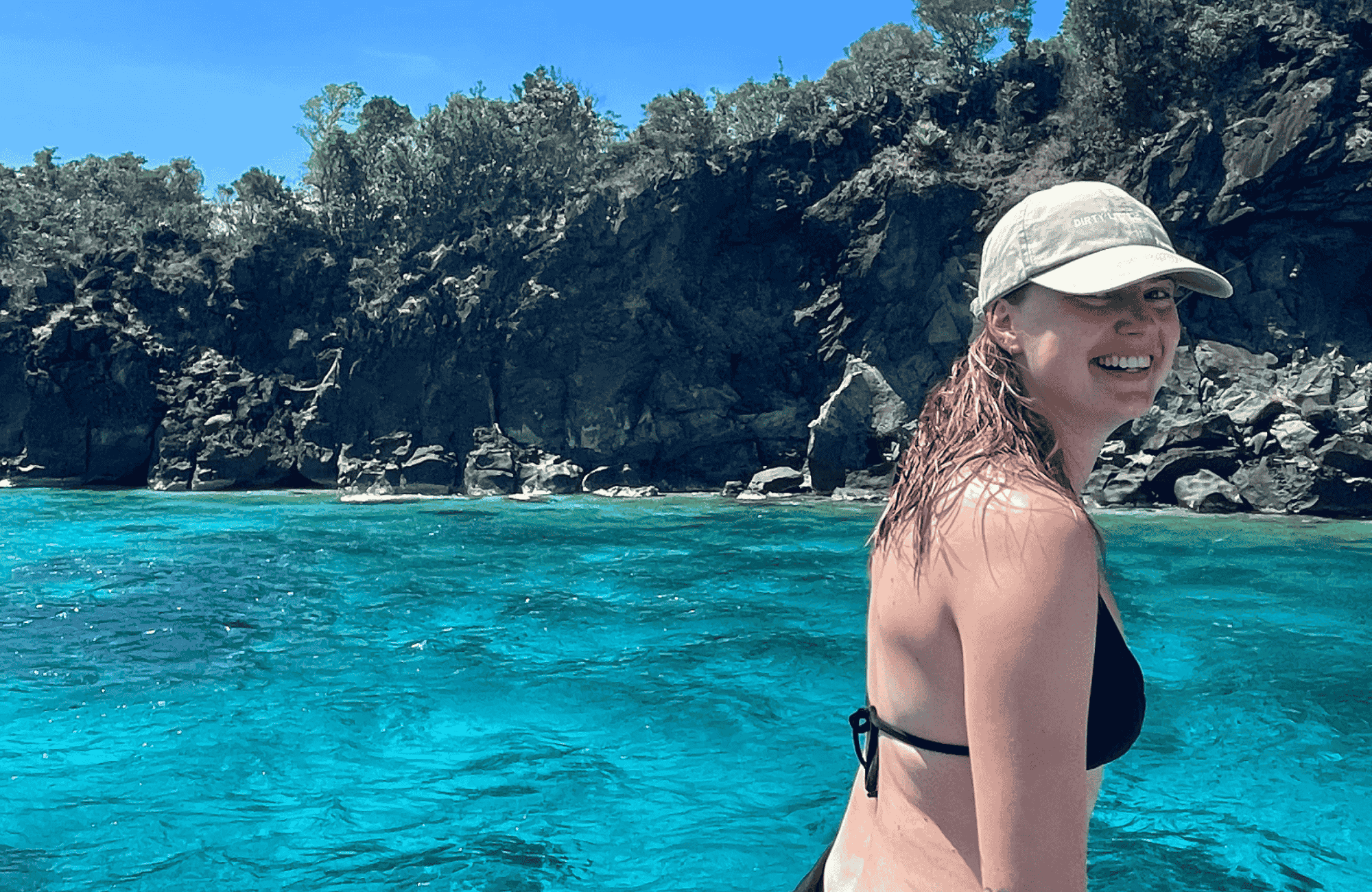 Meisje in helderblauw water | Droomvakantie in de Filipijnen met KILROY