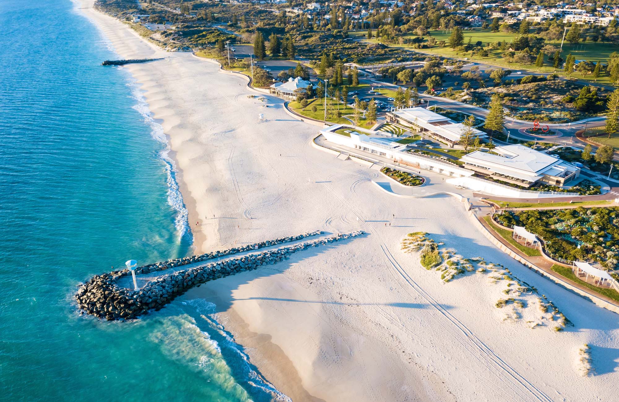 Luchtfoto van de kustlijn van Perth | KILROY