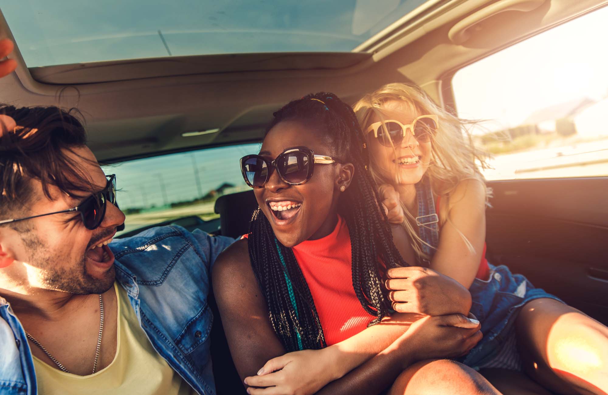 Roadtrip Group Friends 2000X1300