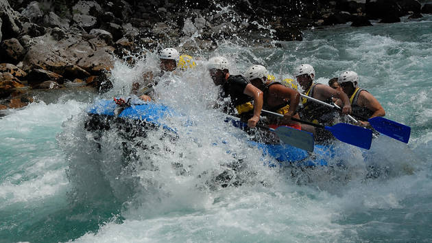 raft-in-rapid_tara-river-rafting__1280x720_for_navi_web